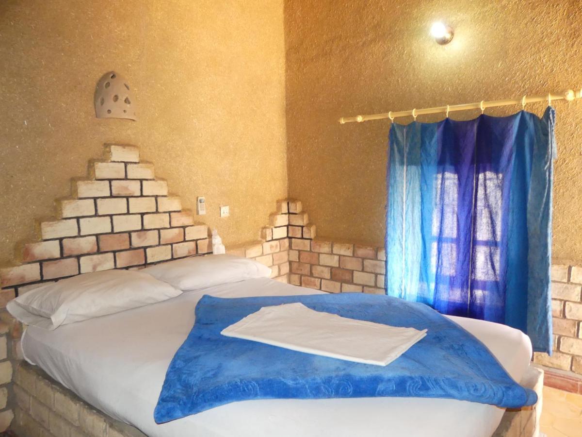 Les Pyramides Hotel Мерцуга Екстериор снимка