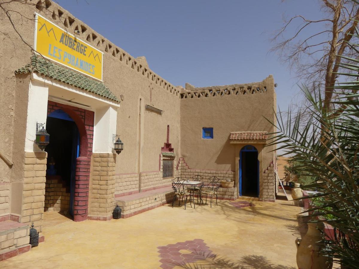 Les Pyramides Hotel Мерцуга Екстериор снимка